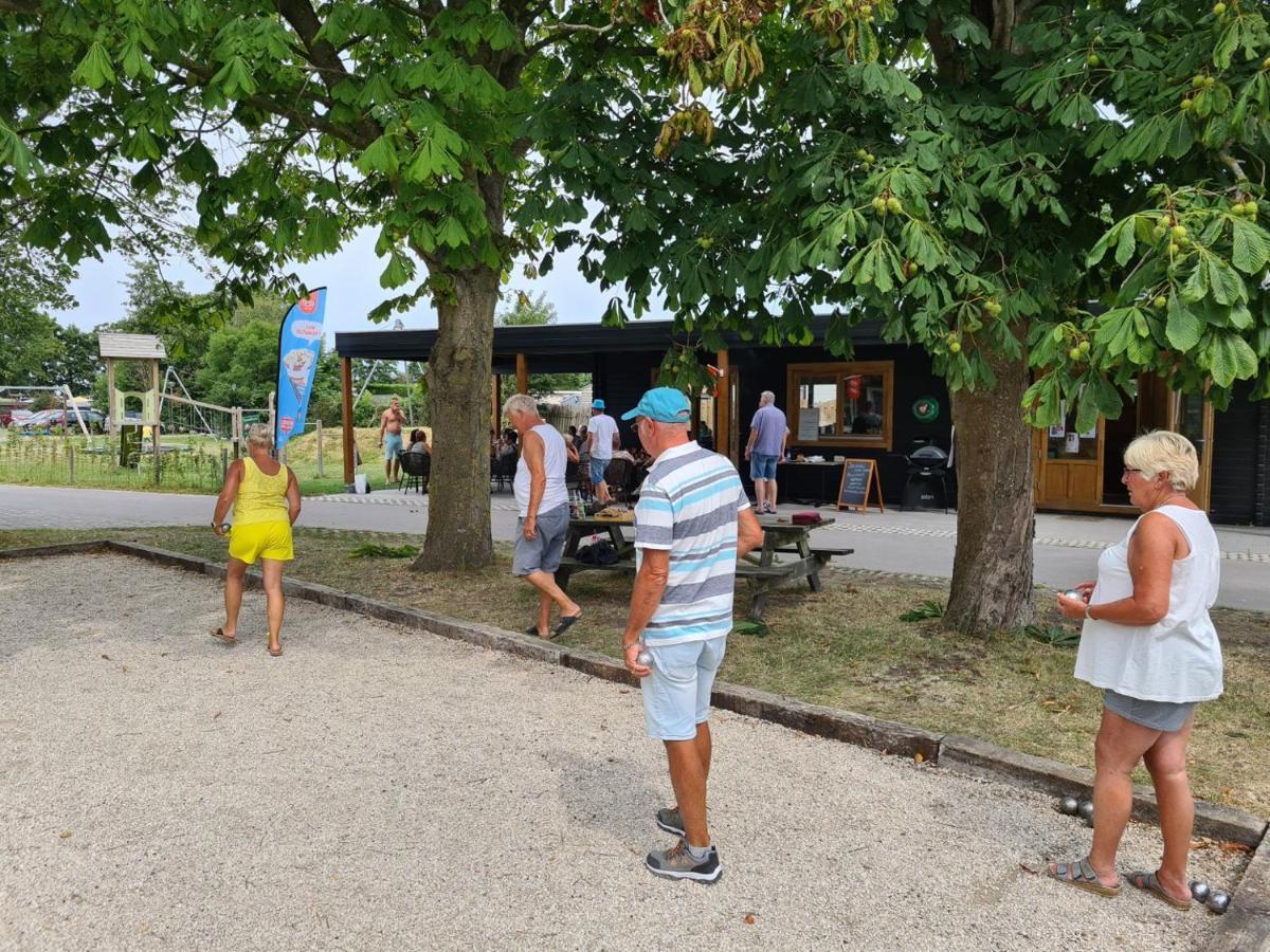 Villa Aan 'T Wiel Op Recreatiepark De Wielen 荷属圣马丁 外观 照片